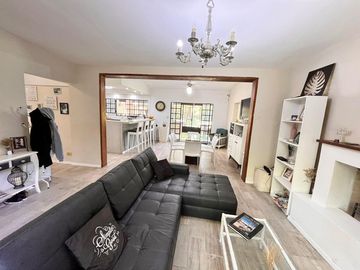 Venta casa de 3 dormitorios con terreno de 2500 m2 en Funes