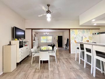 Venta casa de 3 dormitorios con terreno de 2500 m2 en Funes