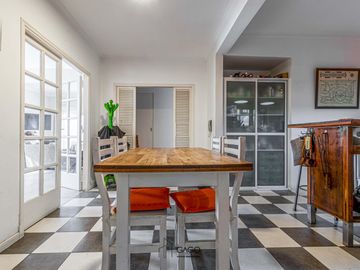 Departamento en  Av. Independencia y Larrea