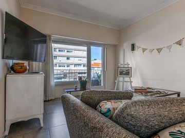 Departamento en  Av. Independencia y Larrea