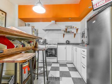Departamento en  Av. Independencia y Larrea