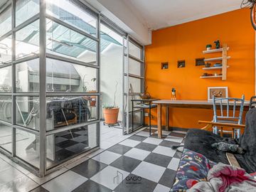 Departamento en  Av. Independencia y Larrea