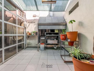 Departamento en  Av. Independencia y Larrea