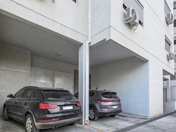 Excelente piso de categoria a metros de Alem