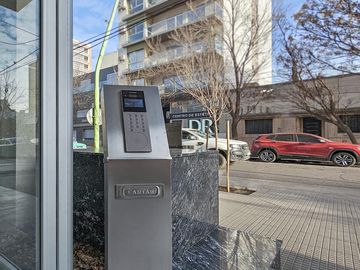 Excelente piso de categoria a metros de Alem