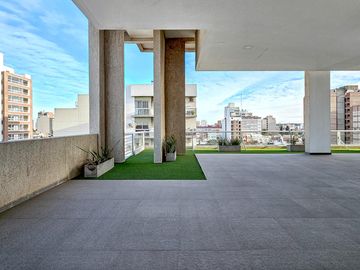 Excelente piso de categoria a metros de Alem