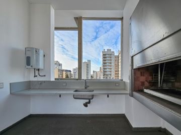 Excelente piso de categoria a metros de Alem