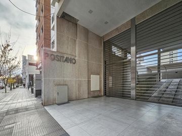 Excelente piso de categoria a metros de Alem
