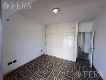 Venta PH 5 ambientes con cochera y patio en Wilde