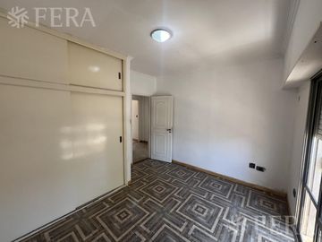 Venta PH 5 ambientes con cochera y patio en Wilde