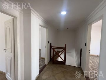 Venta PH 5 ambientes con cochera y patio en Wilde