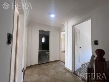 Venta PH 5 ambientes con cochera y patio en Wilde