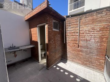 Venta PH 5 ambientes con cochera y patio en Wilde