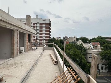 Piso en Venta de 4 ambientes terraza propia con parrilla y piscina  Villa Devoto