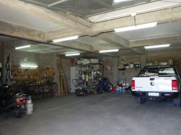 Bodega en venta - 9 Dormitorios 4 Baños - Cocheras - 85.039Mts2 - San Rafael, Mendoza
