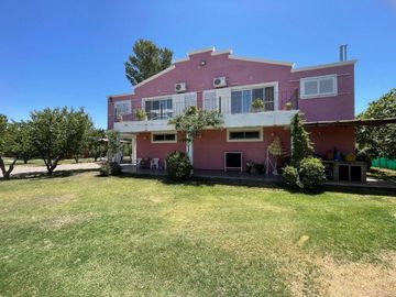 Bodega en venta - 9 Dormitorios 4 Baños - Cocheras - 85.039Mts2 - San Rafael, Mendoza
