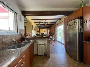 Bodega en venta - 9 Dormitorios 4 Baños - Cocheras - 85.039Mts2 - San Rafael, Mendoza