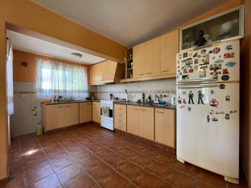 Bodega en venta - 9 Dormitorios 4 Baños - Cocheras - 85.039Mts2 - San Rafael, Mendoza