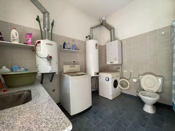 Bodega en venta - 9 Dormitorios 4 Baños - Cocheras - 85.039Mts2 - San Rafael, Mendoza