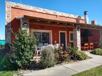 Bodega en venta - 9 Dormitorios 4 Baños - Cocheras - 85.039Mts2 - San Rafael, Mendoza