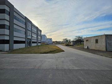 NAVE INDUSTRIAL/LOGISTICA DE 5.000 M2 EN ALQUILER EN PILAR