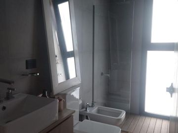 Casa  alquiler  Pinamar Norte barrio Berlin Woods 2 dormitorios 2 baños parque jacuzzi exterior