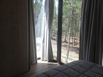 Casa  alquiler  Pinamar Norte barrio Berlin Woods 2 dormitorios 2 baños parque jacuzzi exterior