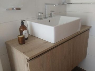 Casa  alquiler  Pinamar Norte barrio Berlin Woods 2 dormitorios 2 baños parque jacuzzi exterior