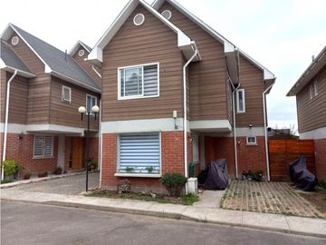 Impecable Casa En Condominio Cerca De Av. Maturana