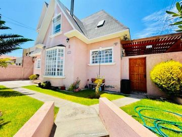 Casa en Venta en Augusto D`Halmar 4301
