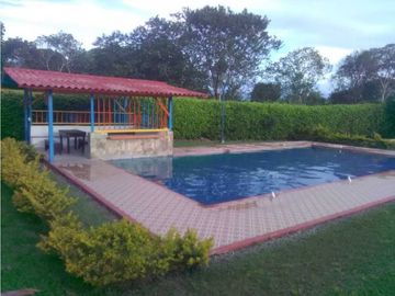 SE VENDE   FINCA CHALET EN TEBAIDA QUINDIO