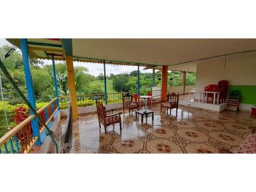 SE VENDE   FINCA CHALET EN TEBAIDA QUINDIO