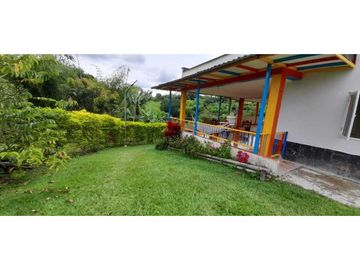 SE VENDE   FINCA CHALET EN TEBAIDA QUINDIO