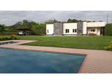 SE VENDE   FINCA CHALET EN TEBAIDA QUINDIO