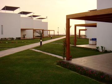 Casa de Playa en fila V-2  en Condominio Asia del Mar