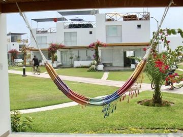 Casa de Playa en fila V-2  en Condominio Asia del Mar