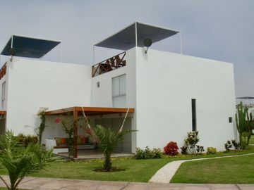 Casa de Playa en fila V-2  en Condominio Asia del Mar