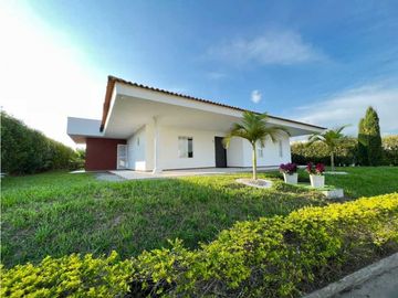 SE VENDE CASA CAMPESTRE  PUEBLO TAPAO QUINDIO