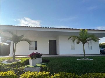 SE VENDE CASA CAMPESTRE  PUEBLO TAPAO QUINDIO