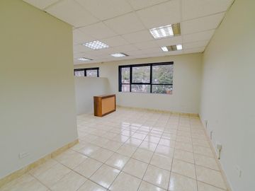 Local Comercial - Edificio de Oficinas en el corazón de San Isidro