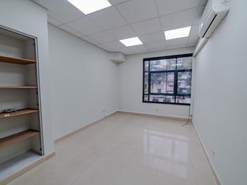 Local Comercial - Edificio de Oficinas en el corazón de San Isidro