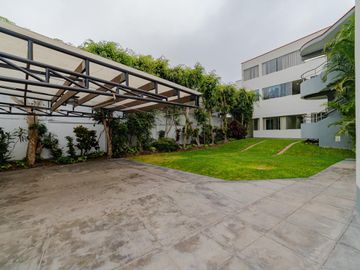 Local Comercial - Edificio de Oficinas en el corazón de San Isidro