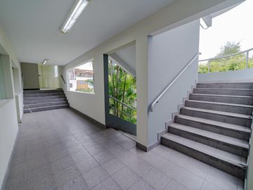 Local Comercial - Edificio de Oficinas en el corazón de San Isidro