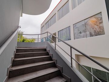 Local Comercial - Edificio de Oficinas en el corazón de San Isidro