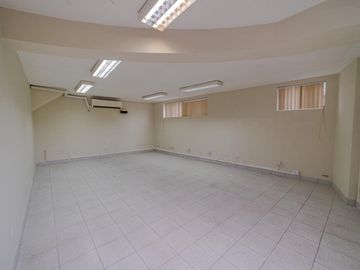 Local Comercial - Edificio de Oficinas en el corazón de San Isidro