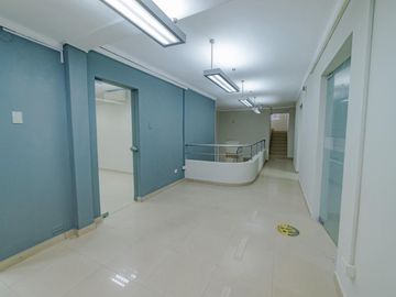 Local Comercial - Edificio de Oficinas en el corazón de San Isidro