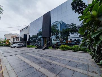Local Comercial - Edificio de Oficinas en el corazón de San Isidro