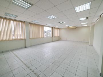 Local Comercial - Edificio de Oficinas en el corazón de San Isidro