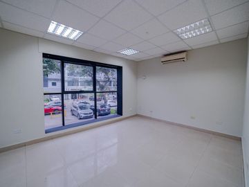 Local Comercial - Edificio de Oficinas en el corazón de San Isidro