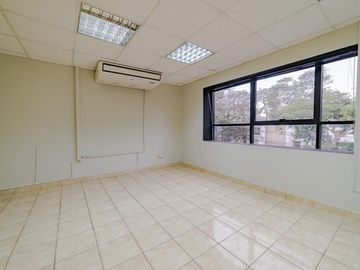 Local Comercial - Edificio de Oficinas en el corazón de San Isidro